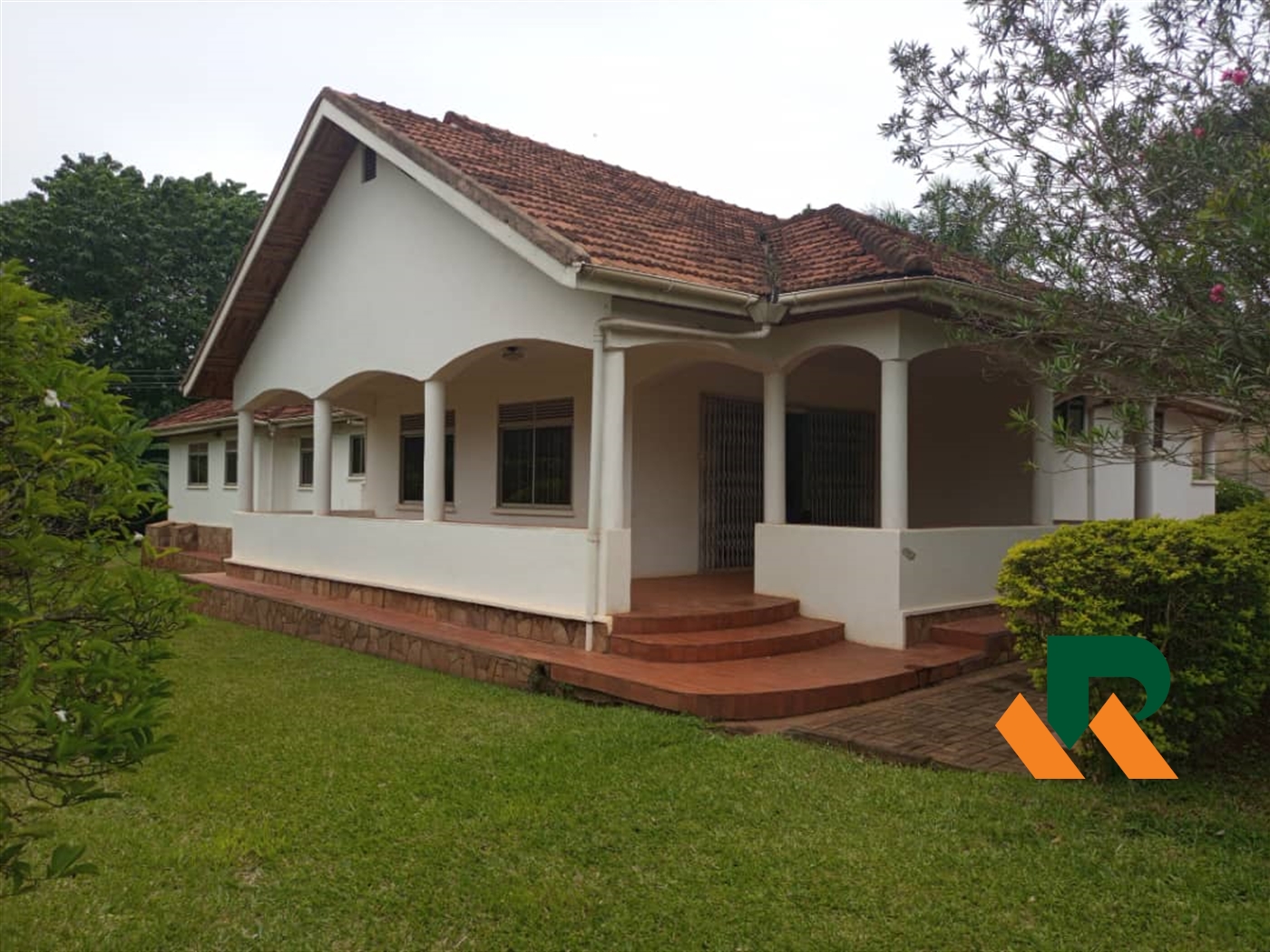 Bungalow for rent in Kololo Kampala