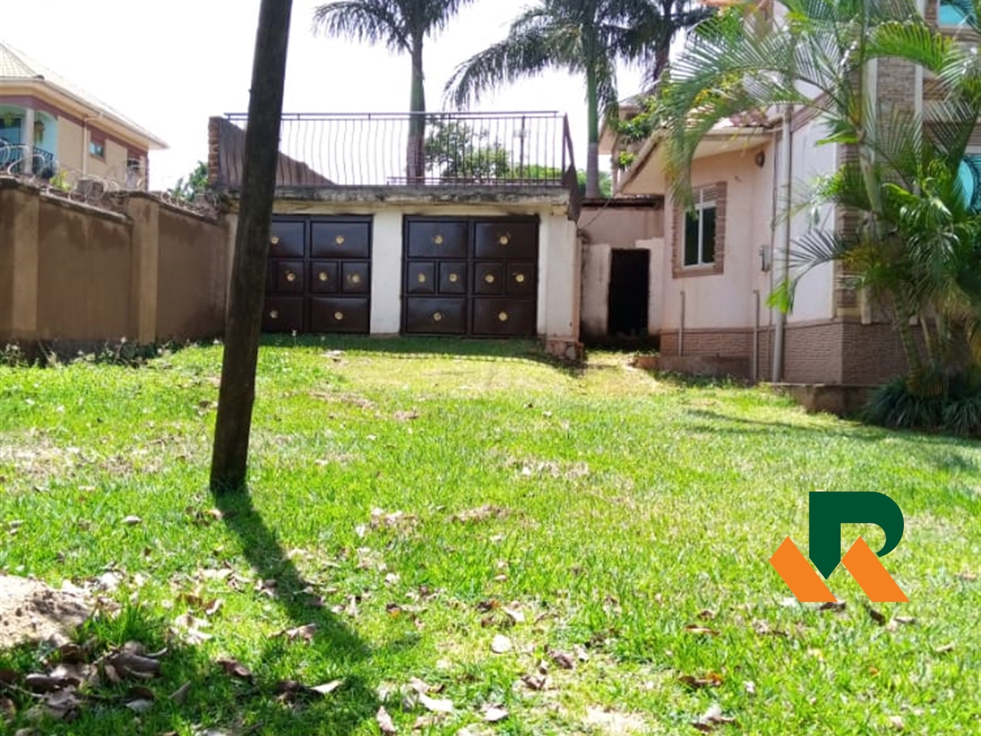 Storeyed house for sale in Bwebajja Wakiso