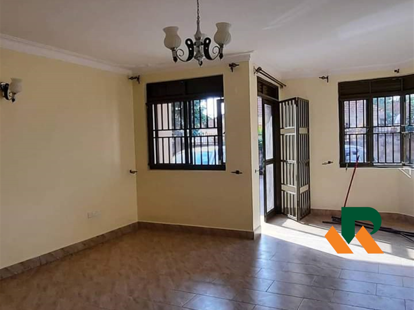 Duplex for rent in Kiwaatule Kampala