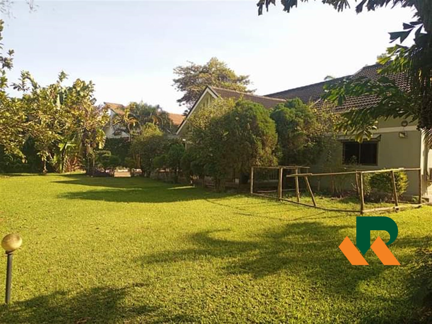 Bungalow for sale in Bugoloobi Kampala