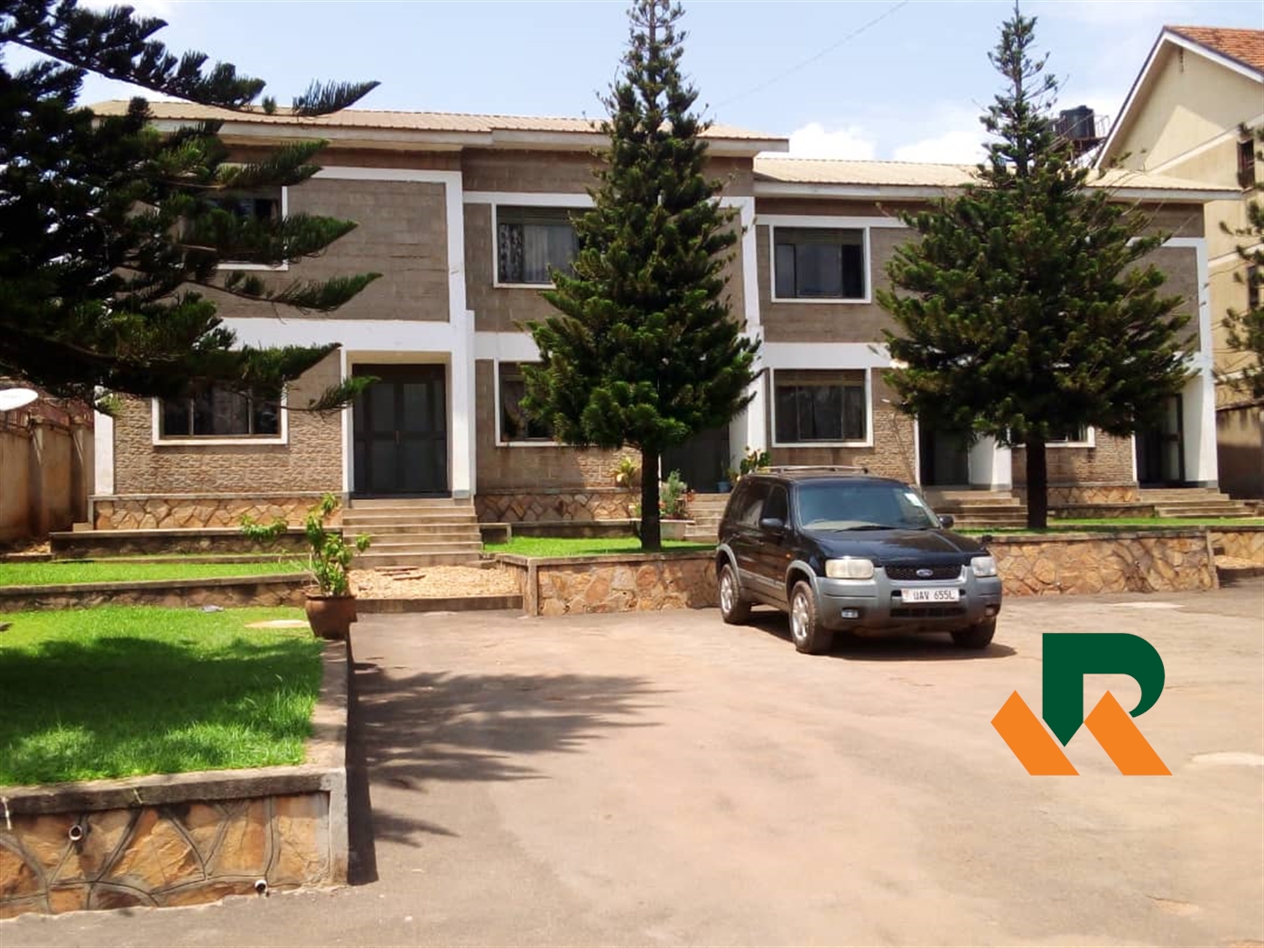 Duplex for sale in Kiwaatule Kampala