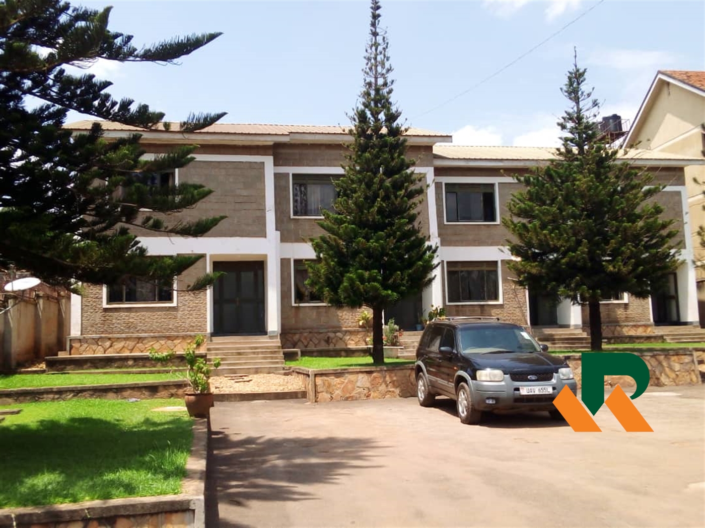 Duplex for sale in Kiwaatule Kampala