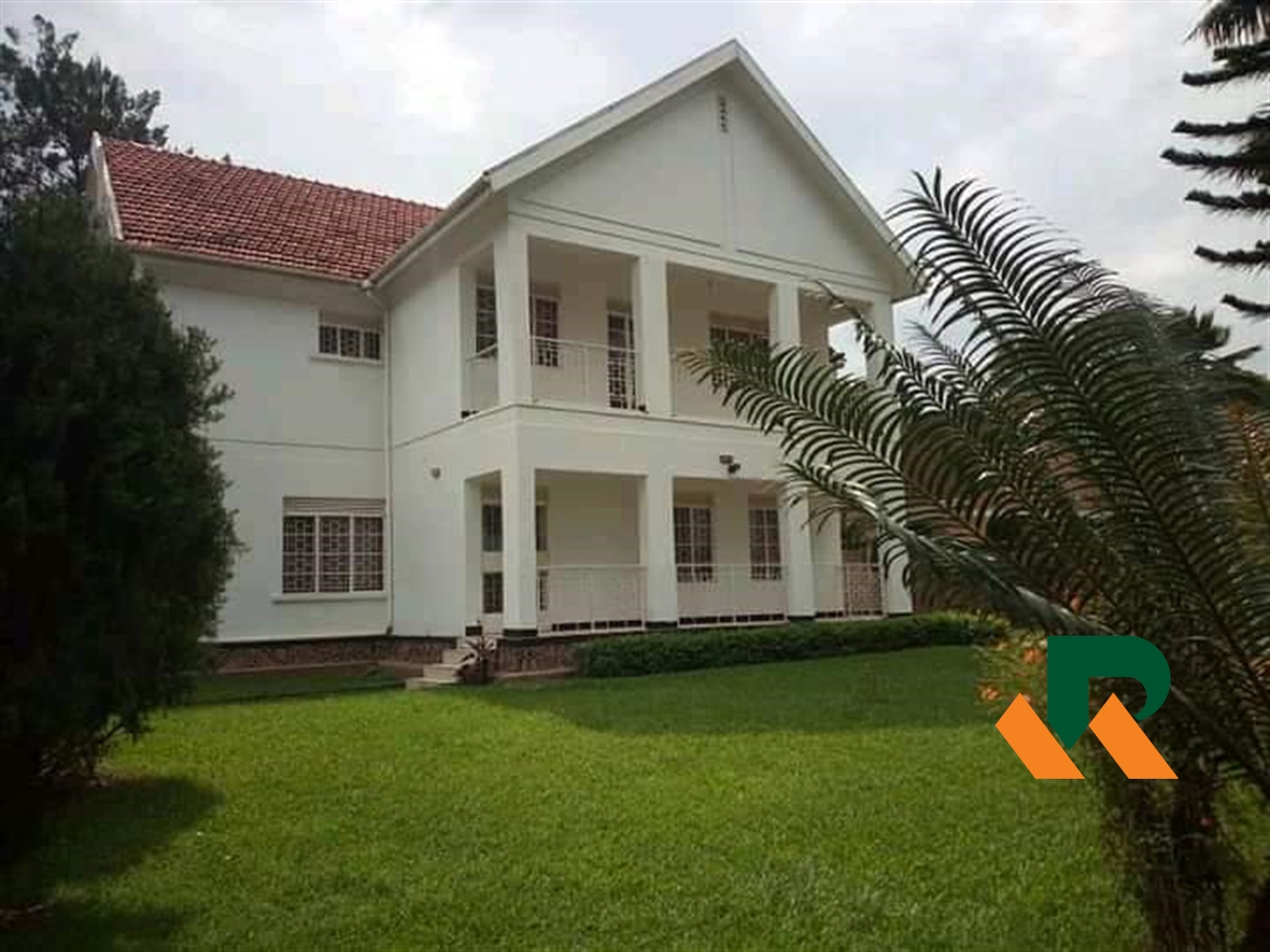 Storeyed house for rent in Bugoloobi Kampala