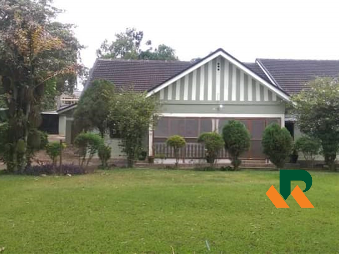 Bungalow for sale in Bugoloobi Kampala