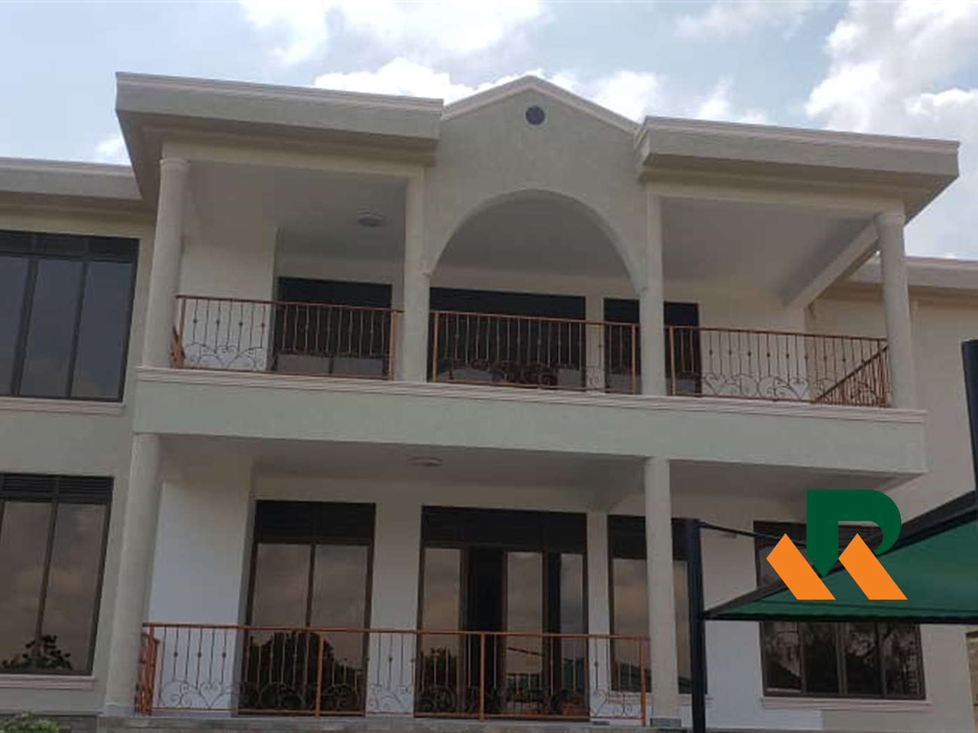 Storeyed house for sale in Munyonyo Kampala