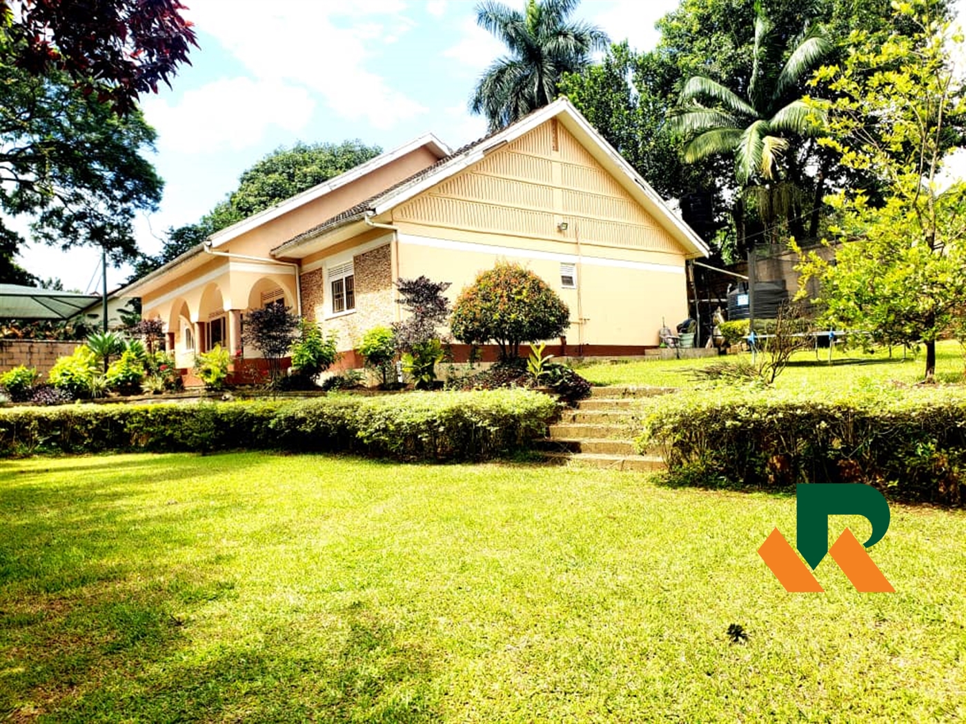 Bungalow for sale in Muyenga Kampala