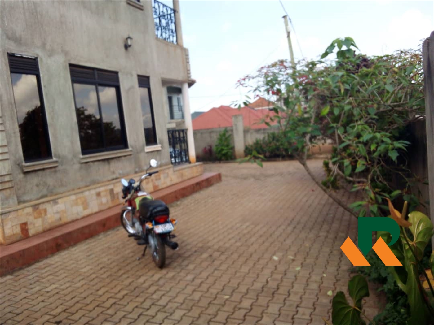 Storeyed house for sale in Buwaate Wakiso