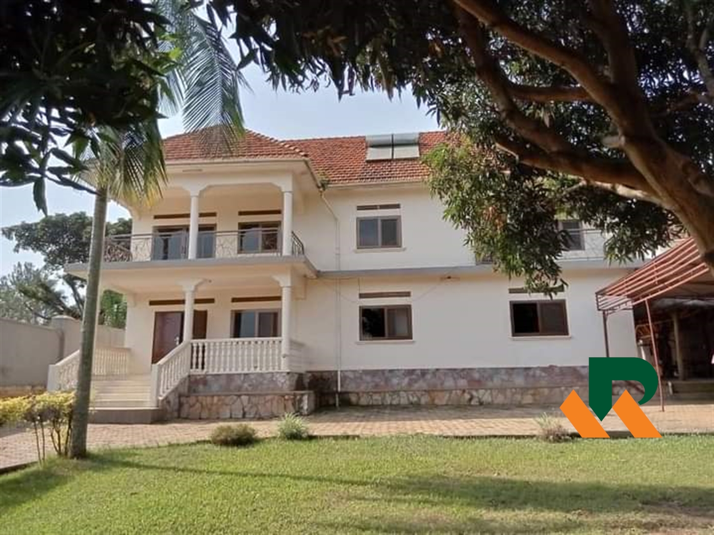 Storeyed house for rent in Muyenga Kampala