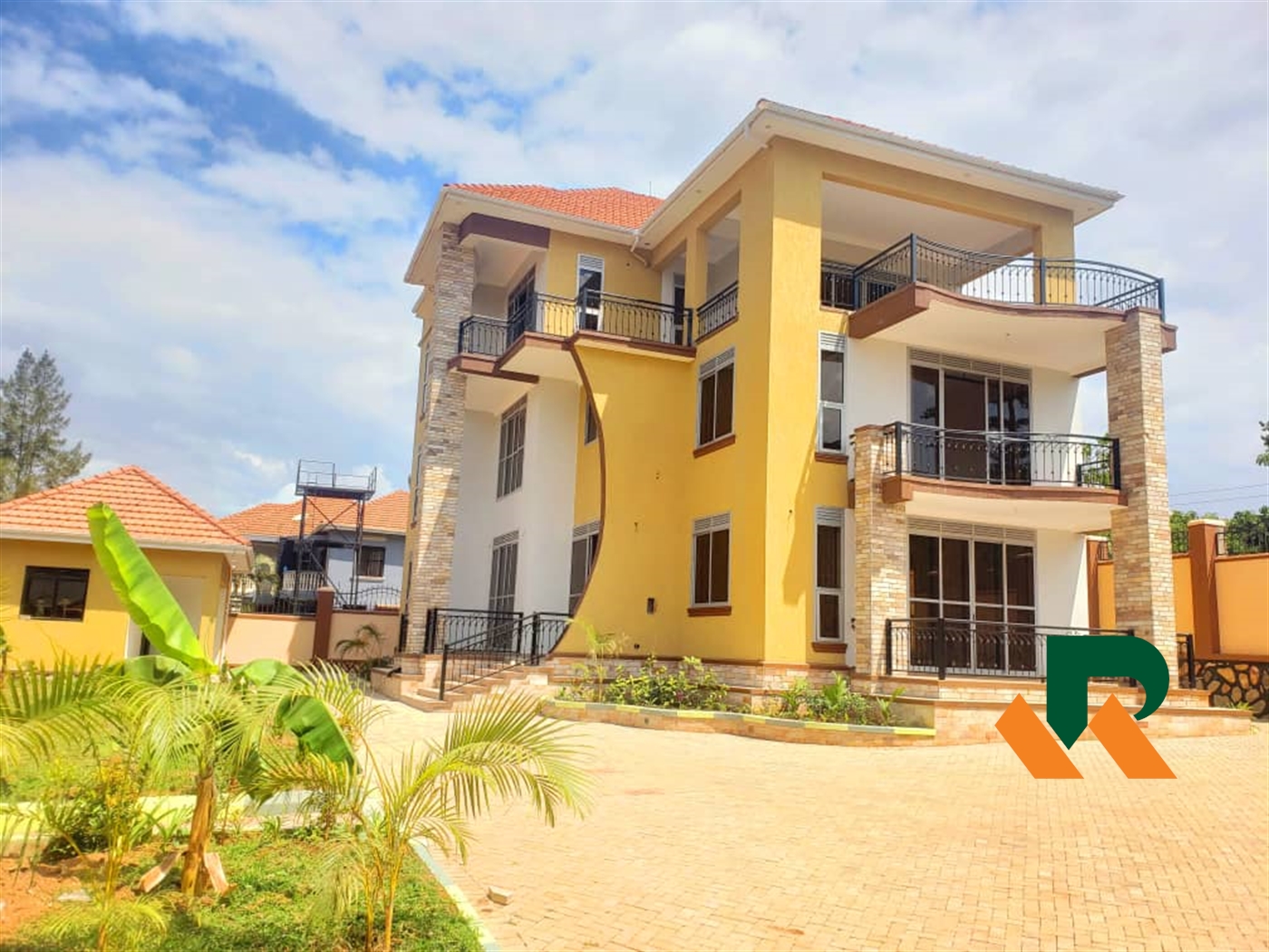 Storeyed house for sale in Munyonyo Kampala