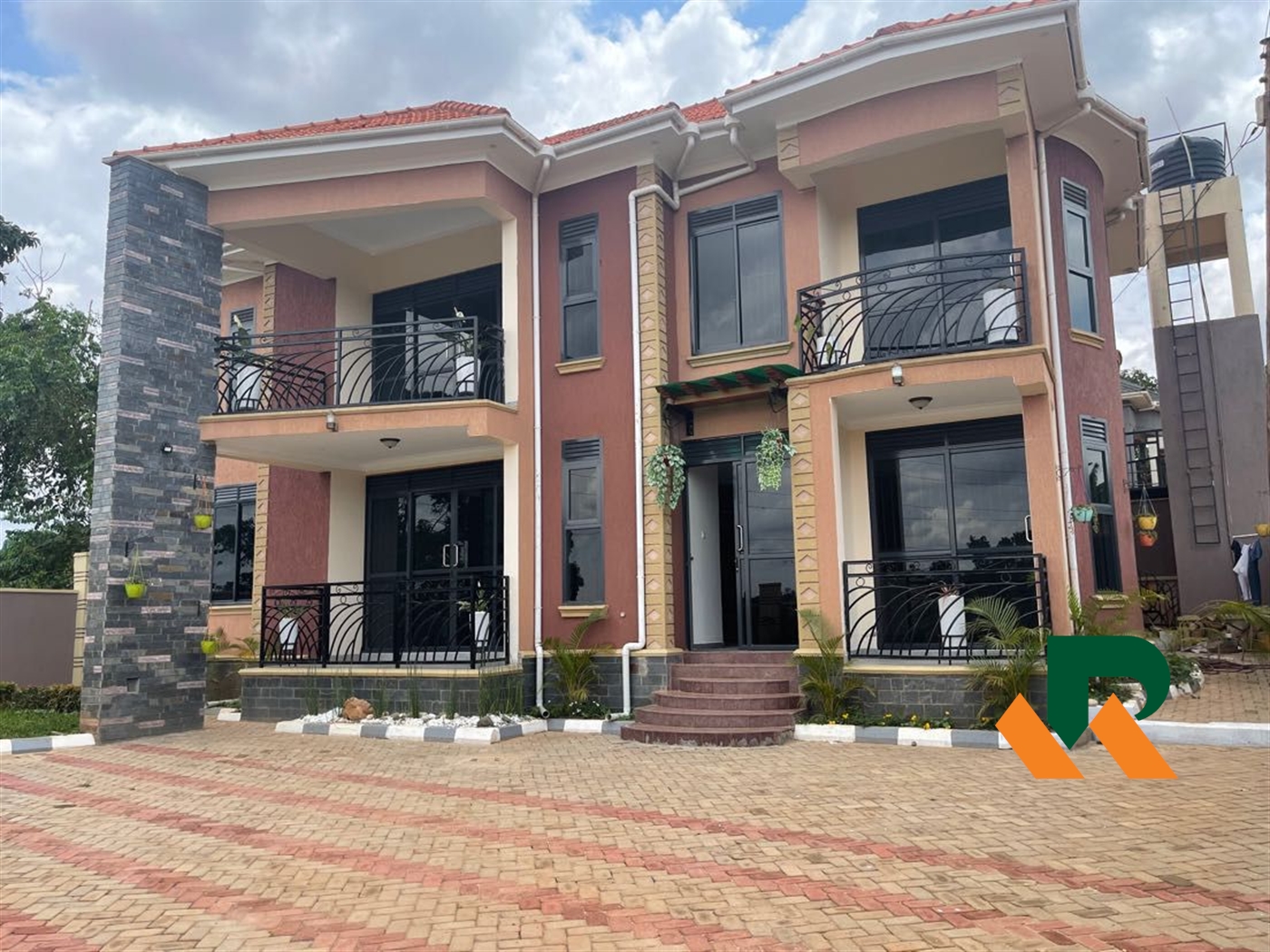 Storeyed house for sale in Buwaate Wakiso