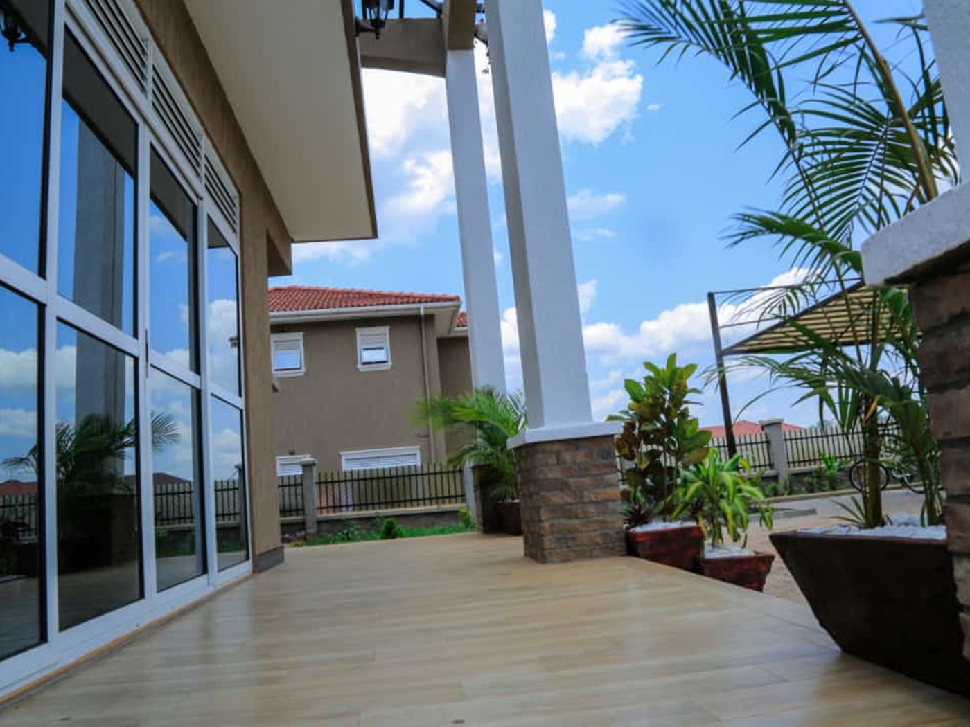 Villa for rent in Kigo Wakiso