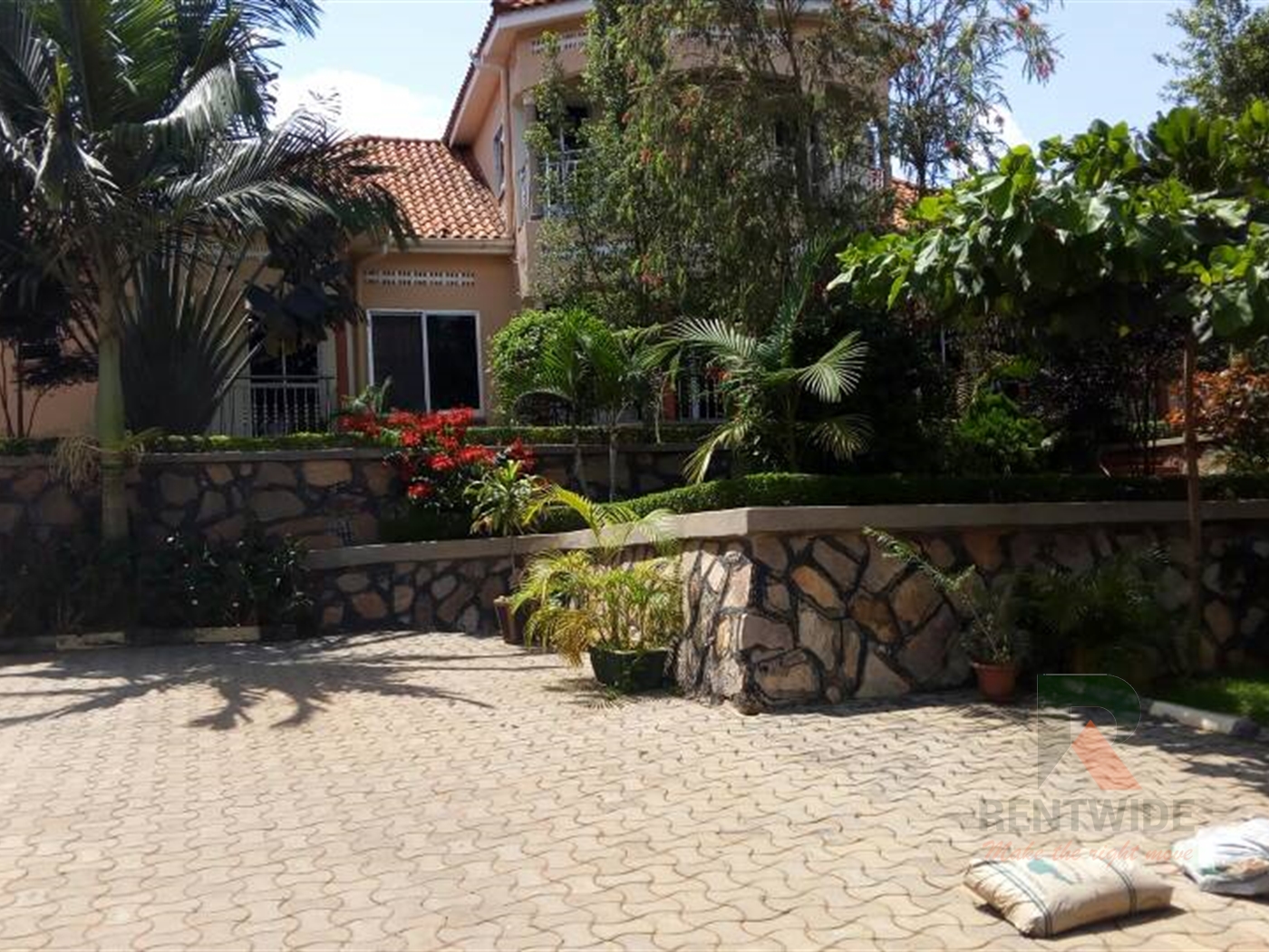 Maisonette for sale in Munyonyo Kampala