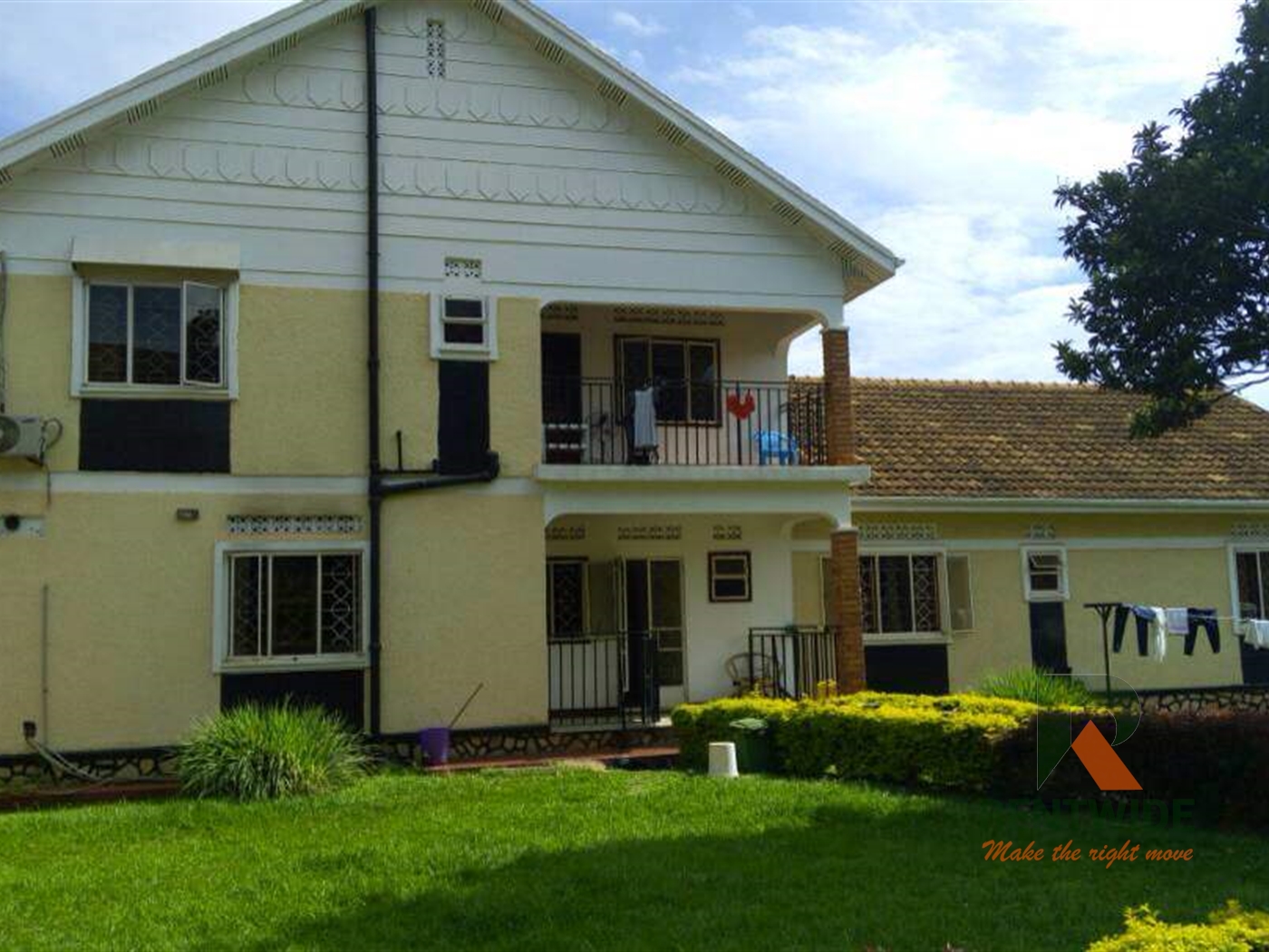 Duplex for sale in Bugoloobi Kampala