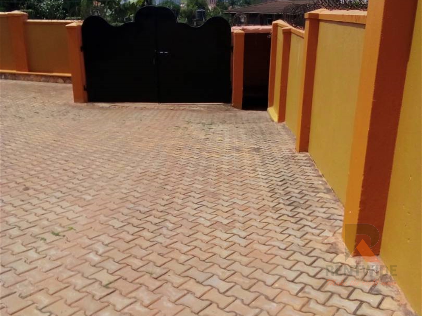 Duplex for rent in Naguru Kampala