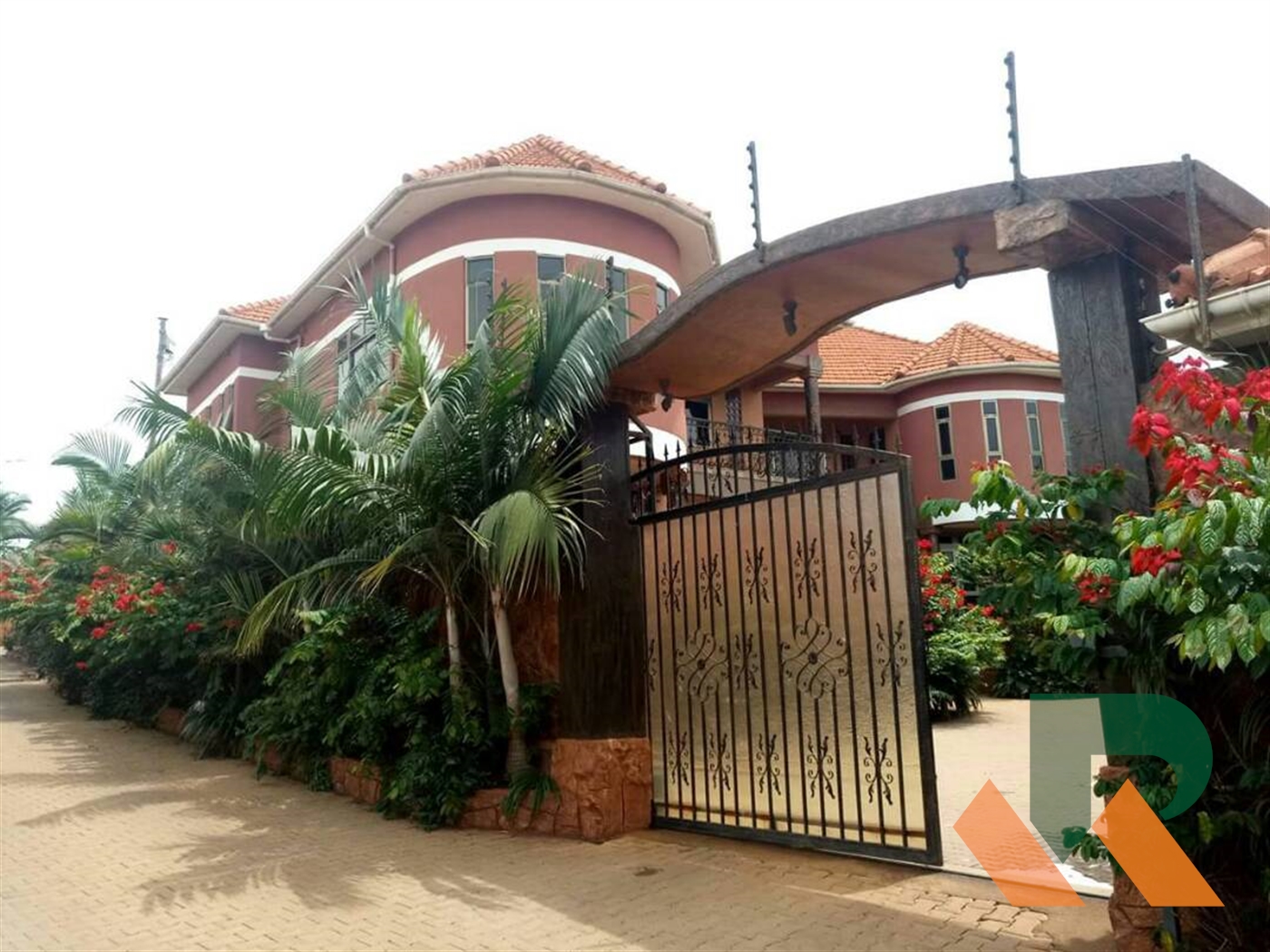 Duplex for rent in Kisaasi Kampala