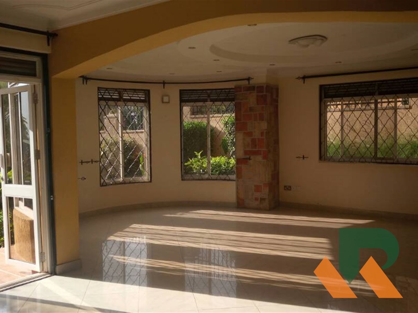 Duplex for rent in Mutungo Kampala