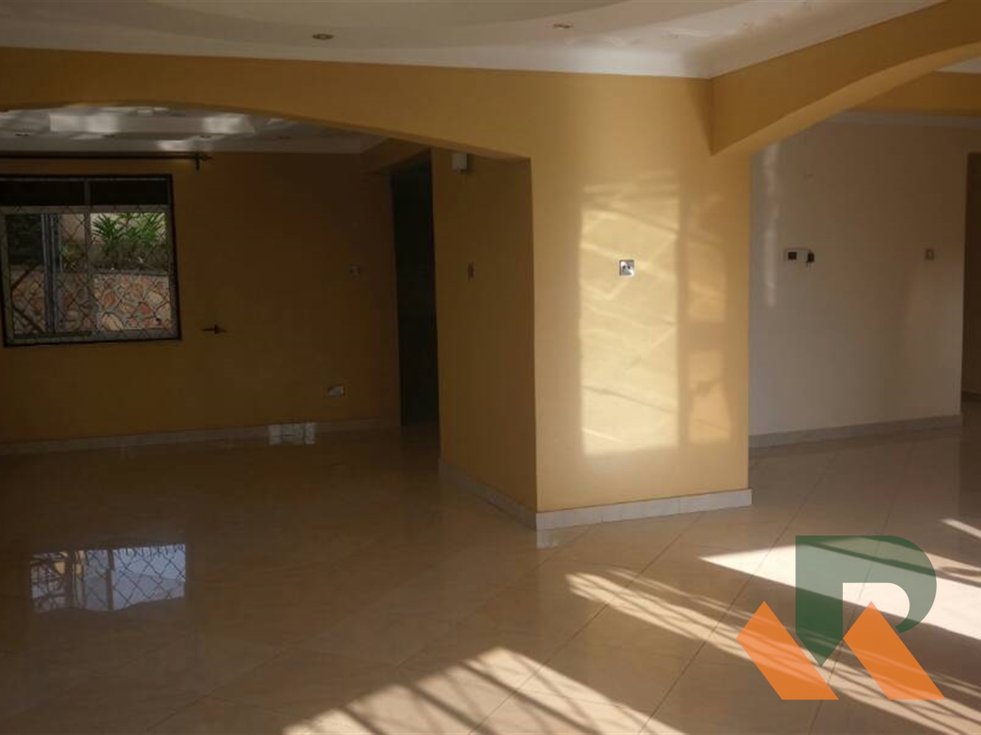 Duplex for rent in Mutungo Kampala