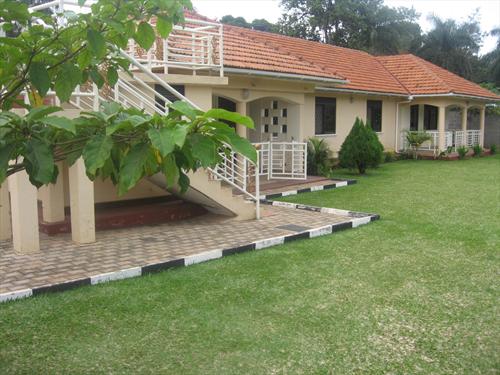 Bungalow for rent in Kololo Kampala