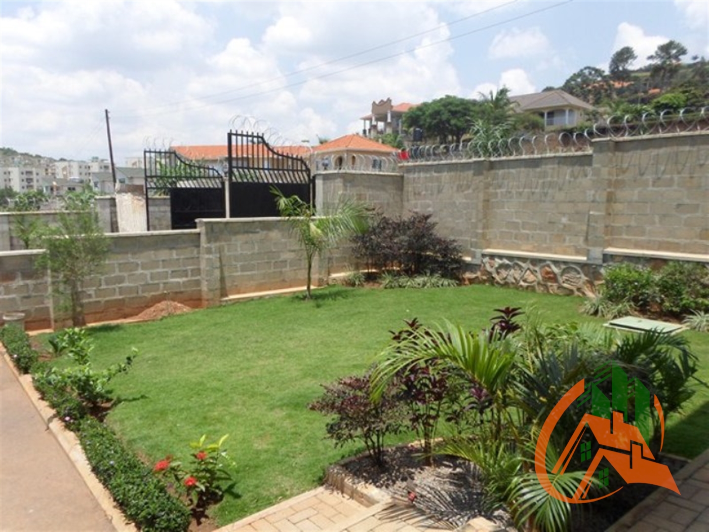 Villa for sale in Lubowa Wakiso