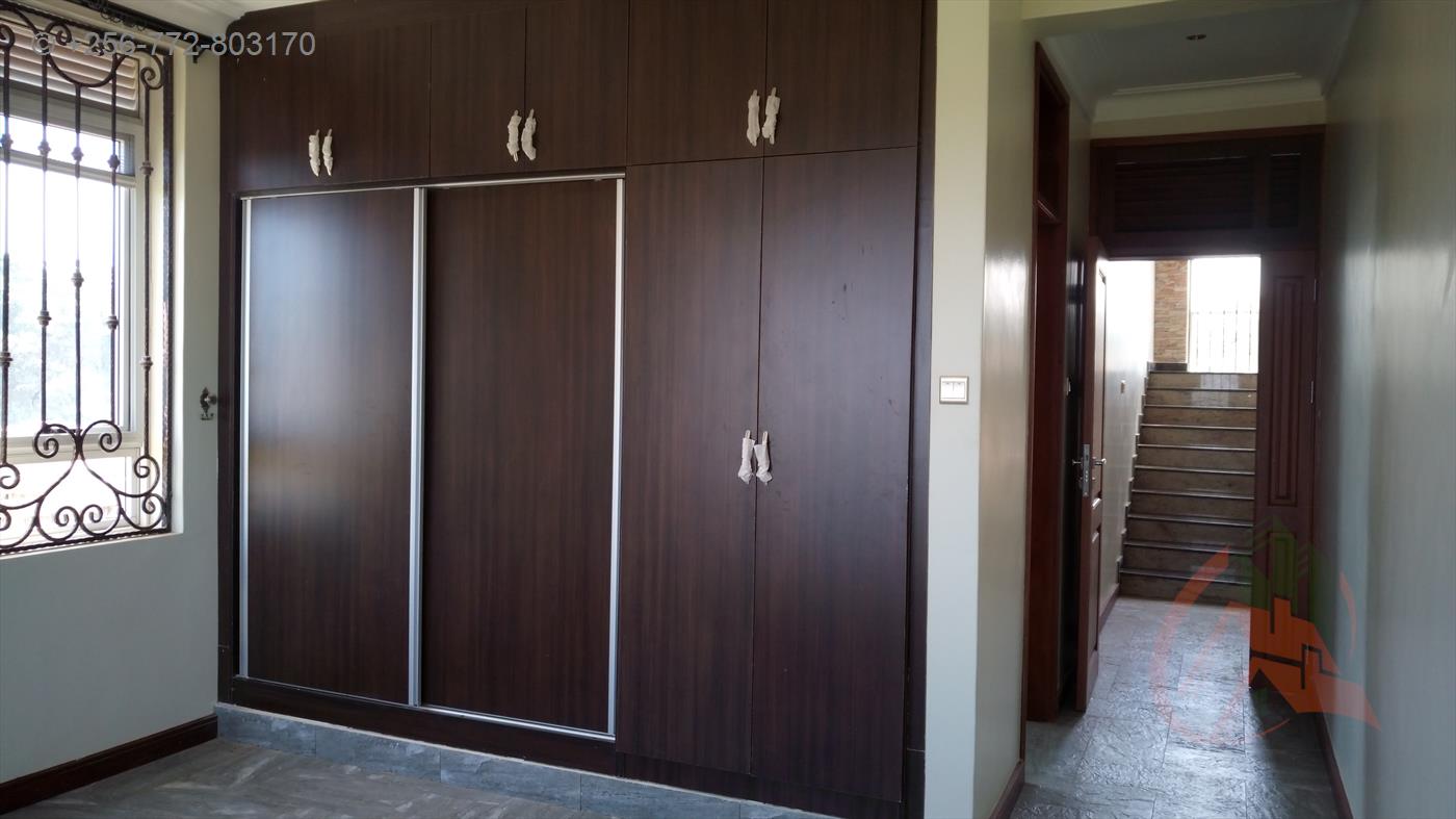 Maisonette for sale in Munyonyo Kampala