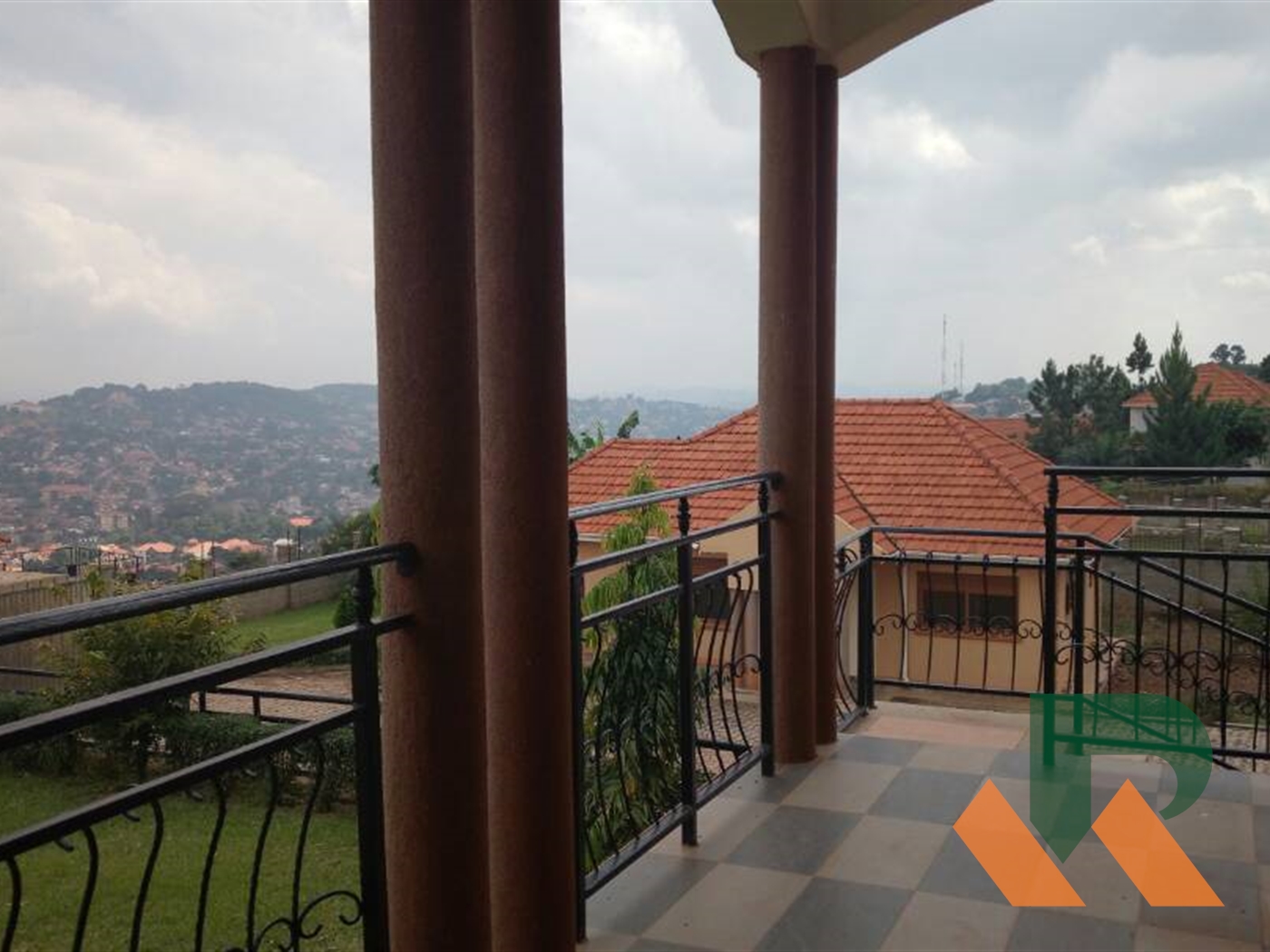 Town House for sale in Lubowa Wakiso