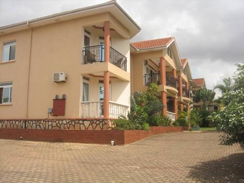 Storeyed house for rent in Bugoloobi Kampala