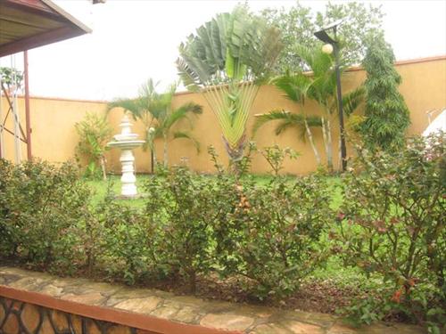 Storeyed house for rent in Bugoloobi Kampala