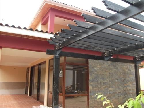 Bungalow for rent in Bugoloobi Kampala