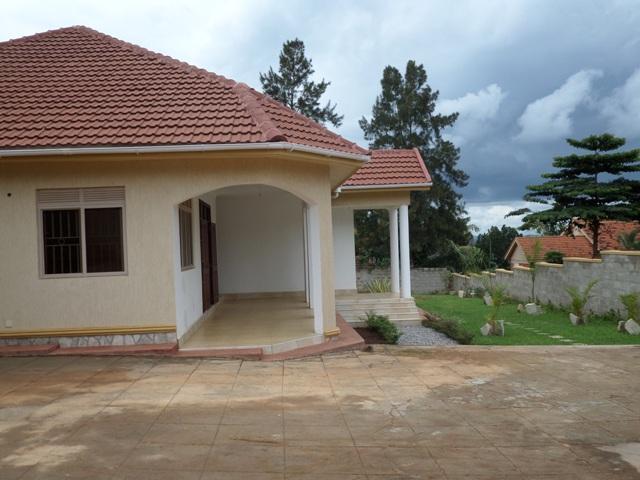 Bungalow for rent in Muyenga Kampala