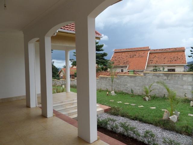 Bungalow for rent in Muyenga Kampala