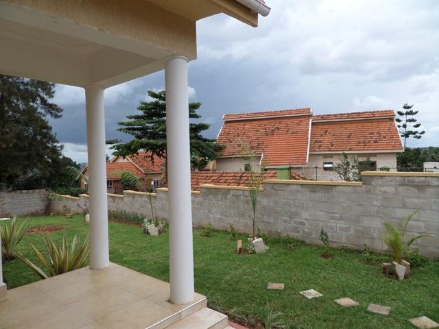 Bungalow for rent in Muyenga Kampala