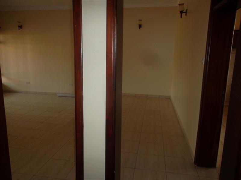 Mansion for rent in Munyonyo Kampala