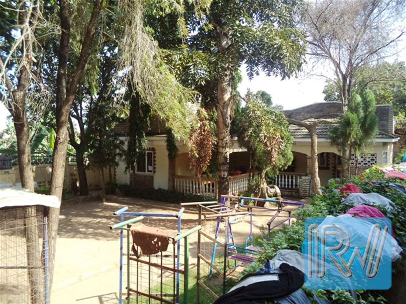 Mansion for sale in Kitende Wakiso