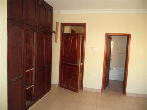 Mansion for sale in Kakungulu Wakiso