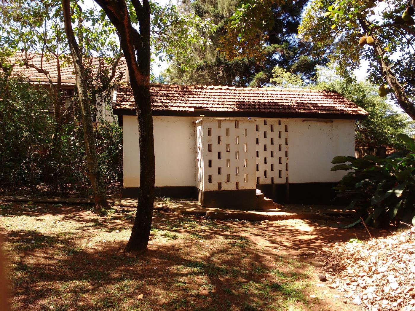 Bungalow for sale in Bugoloobi Kampala