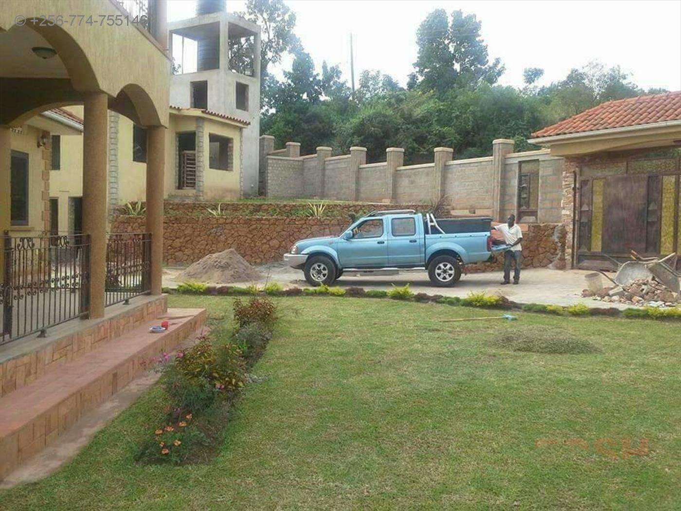 Mansion for sale in Seguku Wakiso