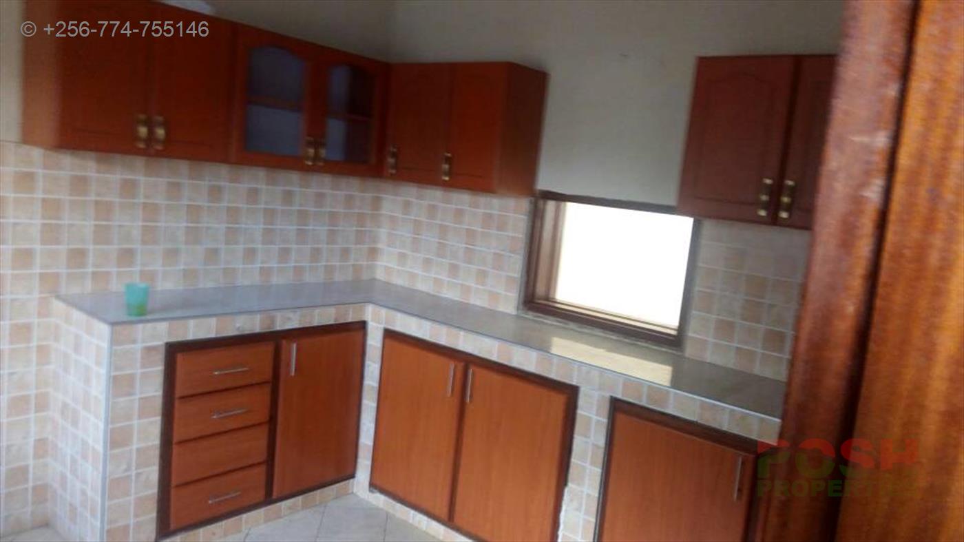 Bungalow for rent in Kiwaatule Kampala