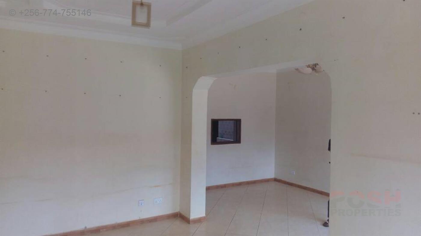 Bungalow for rent in Kiwaatule Kampala