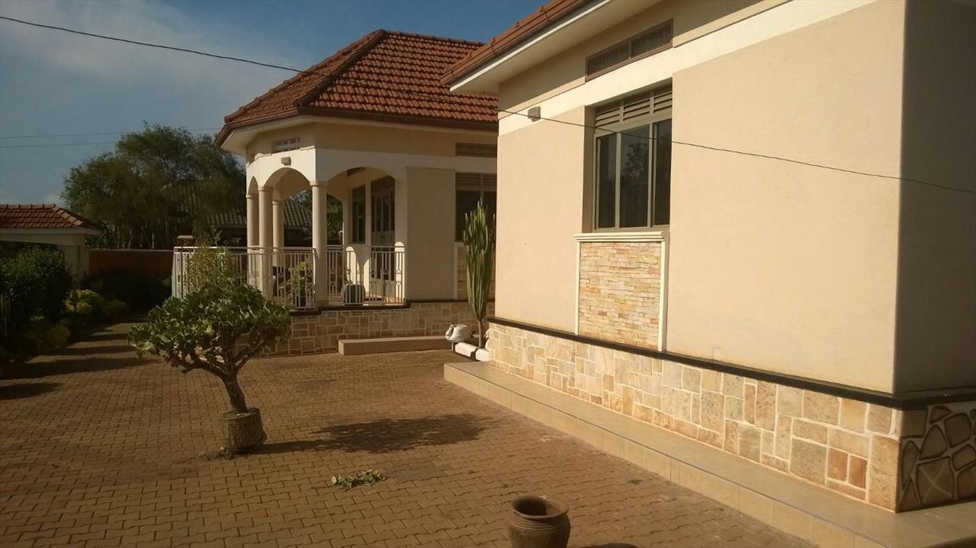 Bungalow for sale in Bwebajja Wakiso