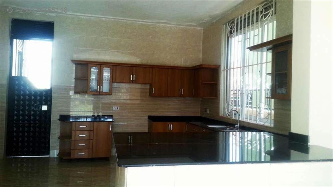 Mansion for sale in Kira Wakiso