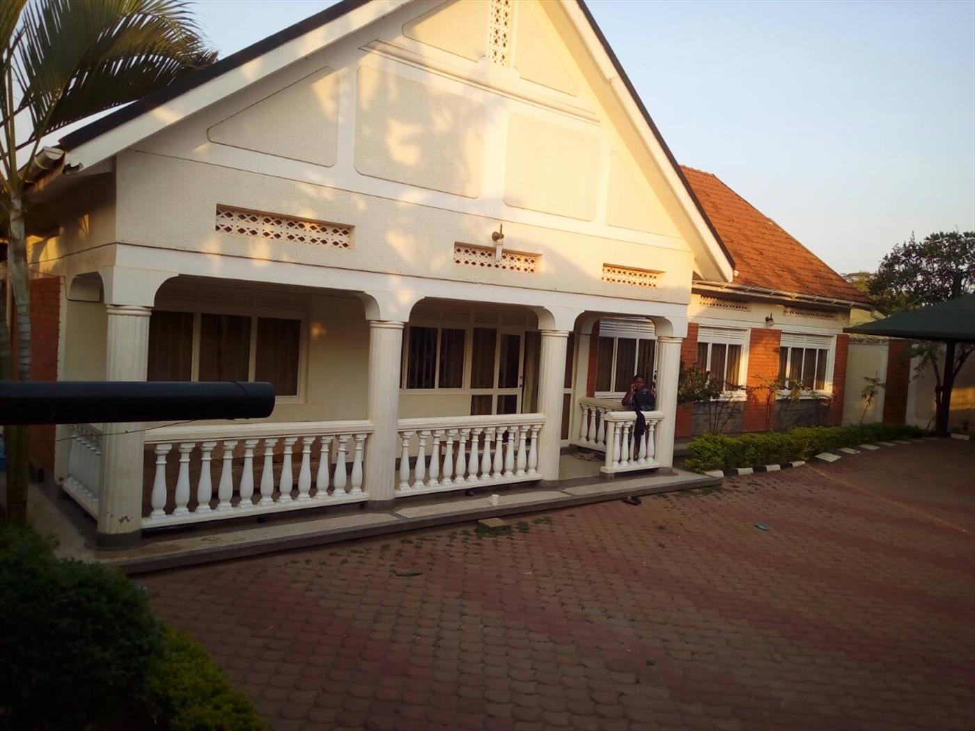 Bungalow for sale in Mutundwe Kampala