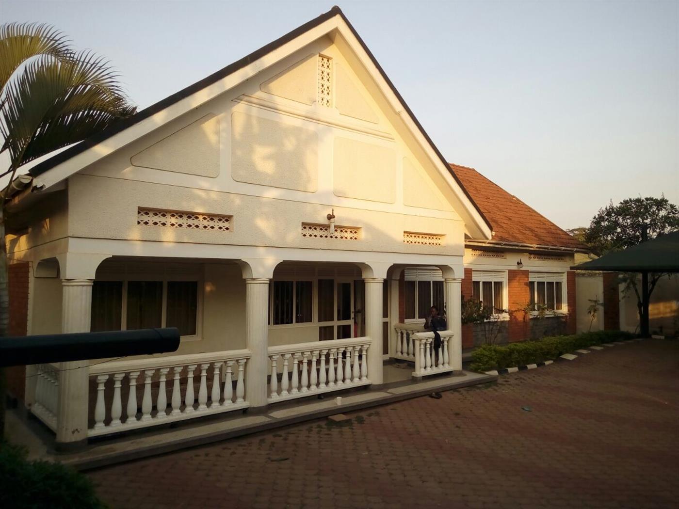 Bungalow for sale in Mutundwe Kampala