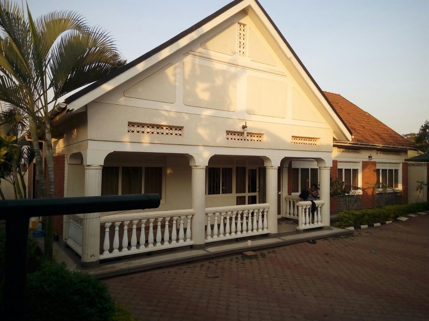 Bungalow for sale in Mutundwe Kampala