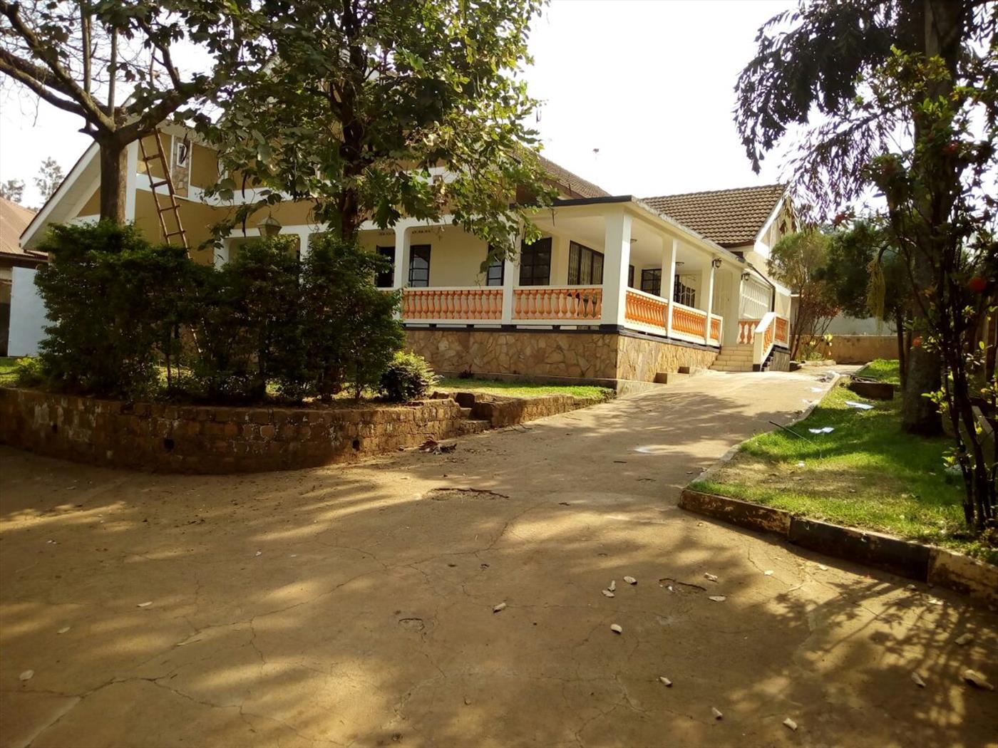 Bungalow for sale in Namirembe Kampala