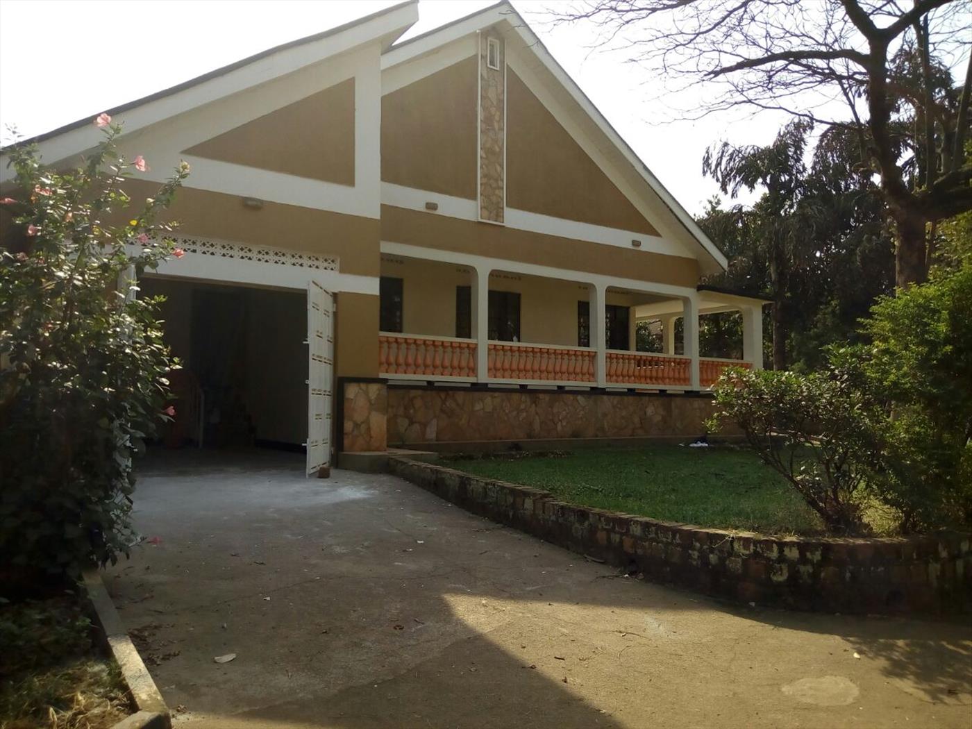 Bungalow for sale in Namirembe Kampala