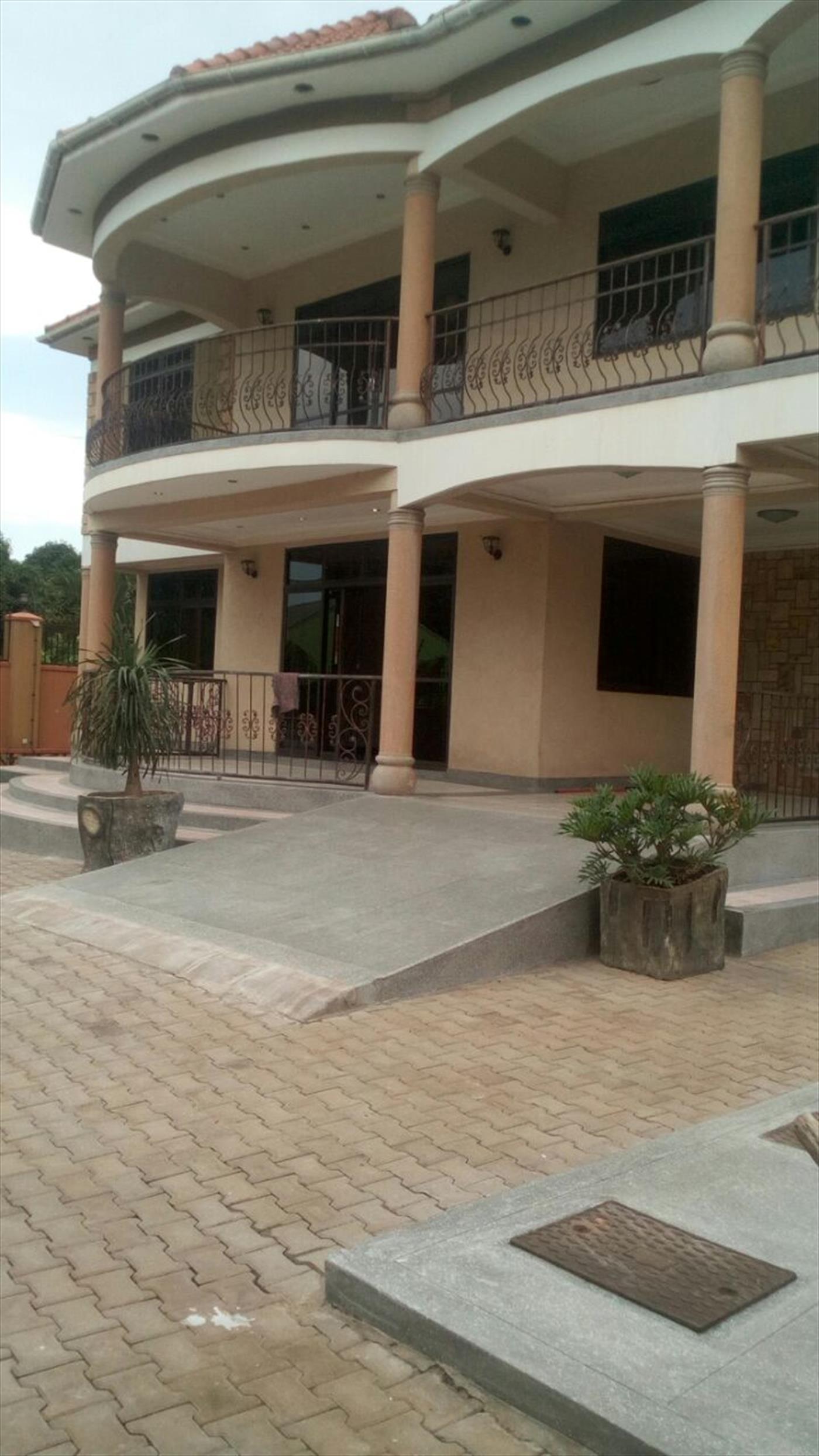 Mansion for rent in Namulanda Wakiso