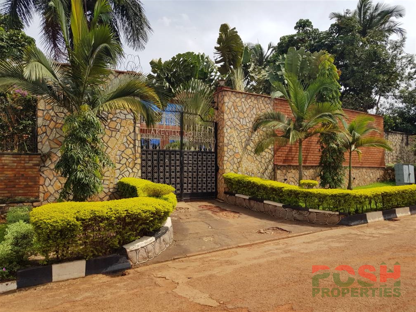 Mansion for rent in Bugoloobi Kampala