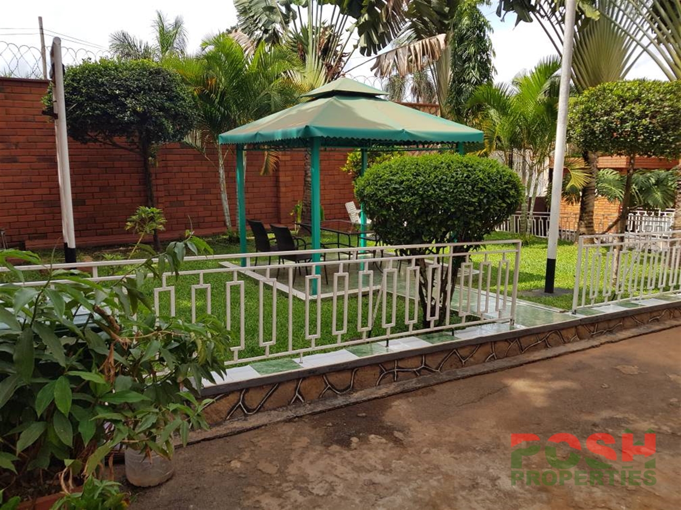 Mansion for rent in Bugoloobi Kampala