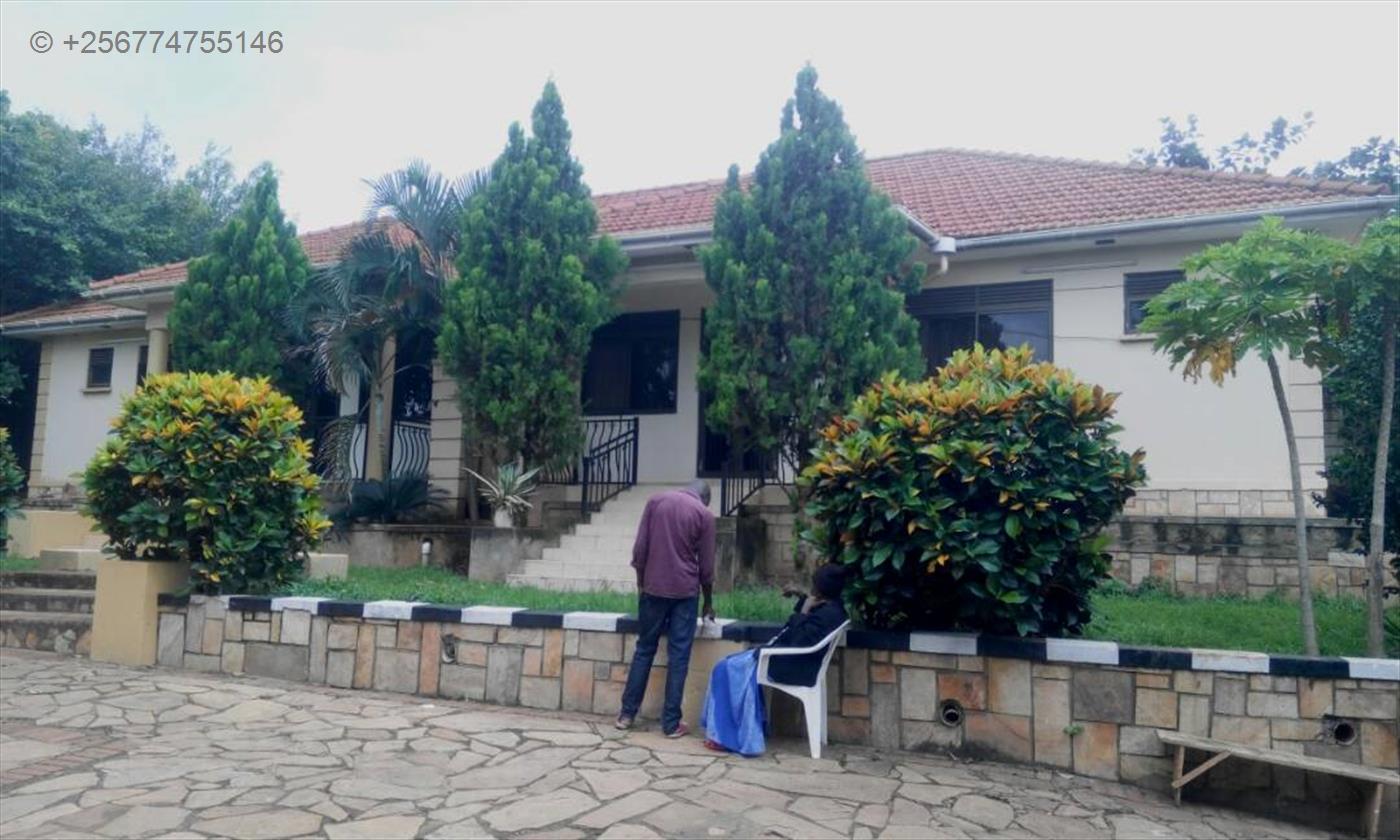 Semi Detached for rent in Muyenga Kampala