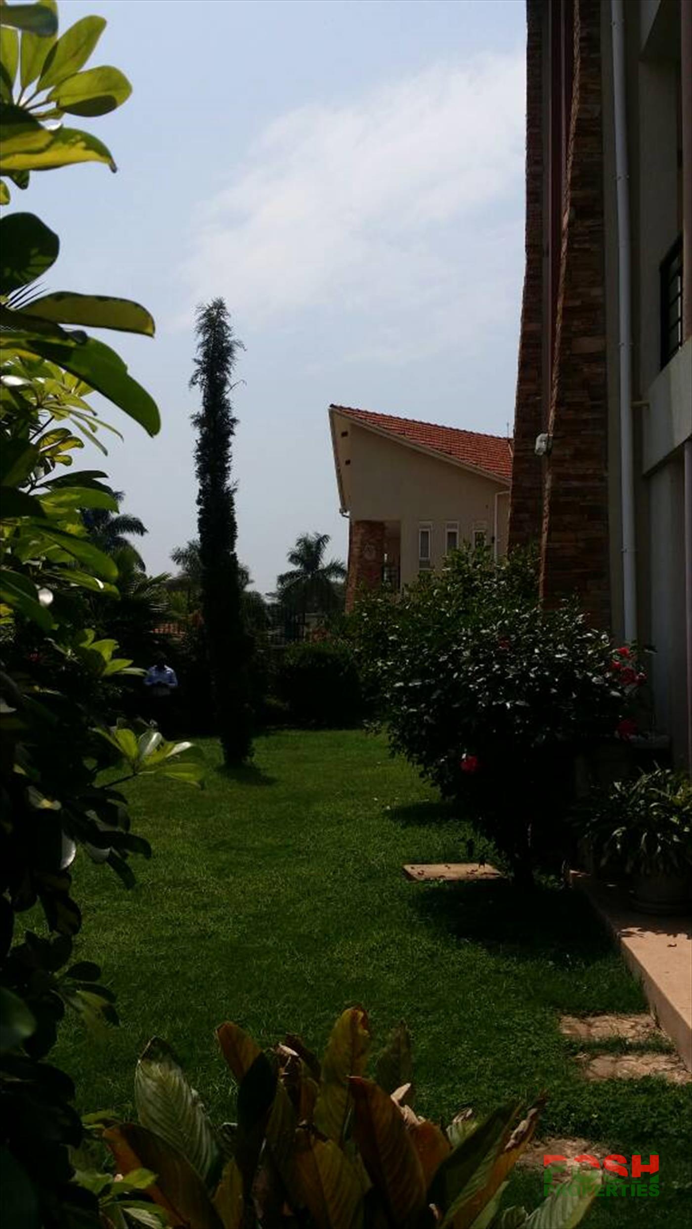 Mansion for sale in Lubowa Wakiso